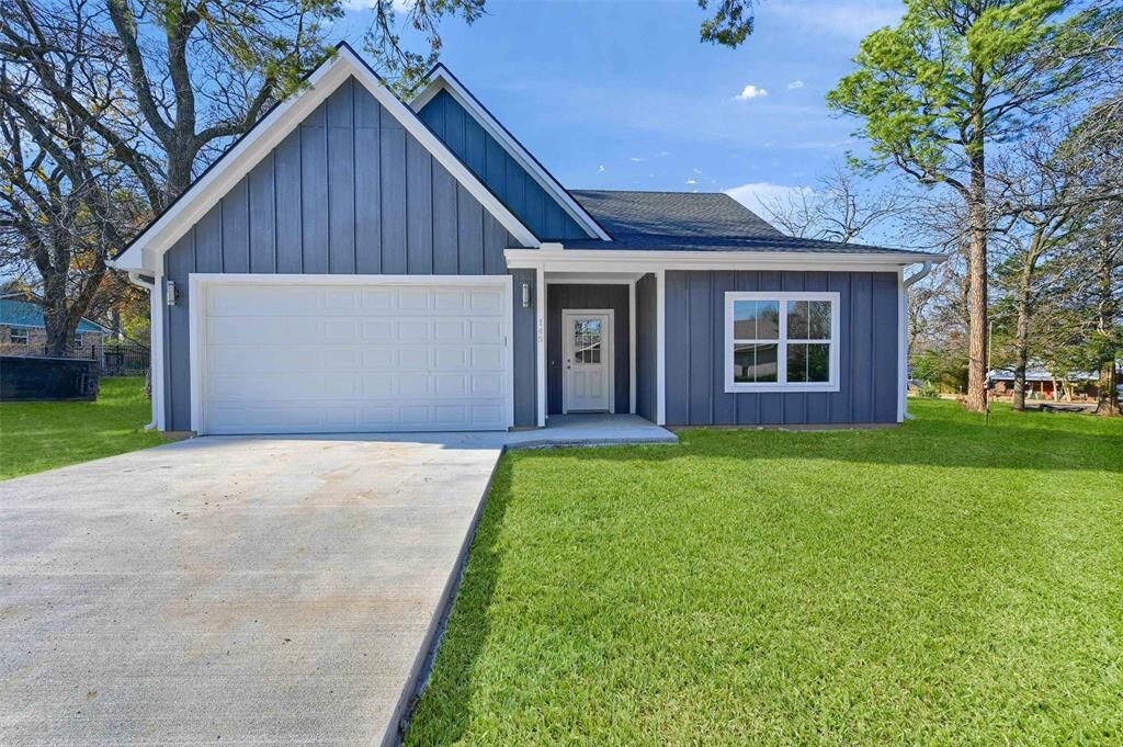 Property Photo: 145 Churchill Lane TX 75076