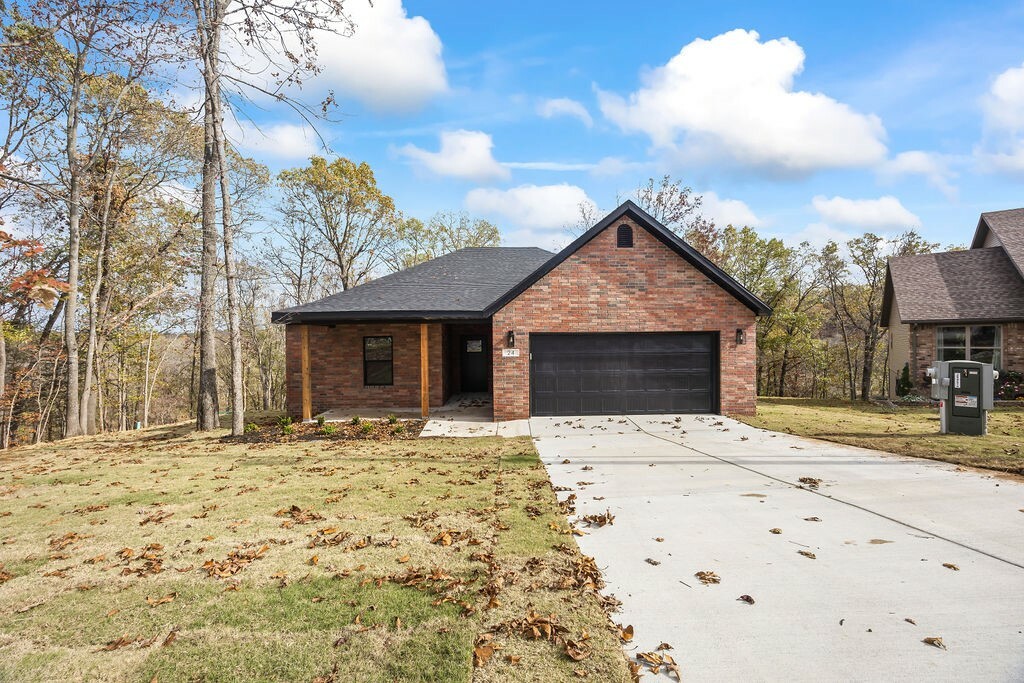 Property Photo:  13 Crieff Circle  AR 72715 