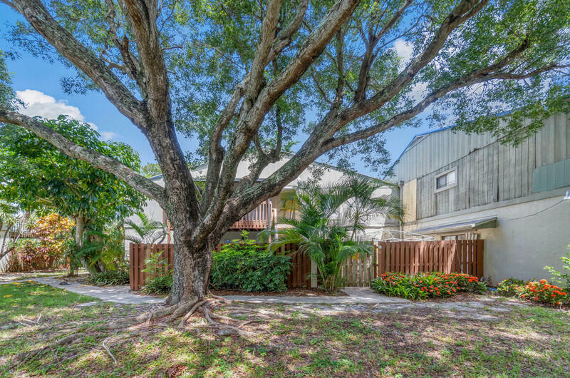 Property Photo: 2 Crossings Circle E FL 33435