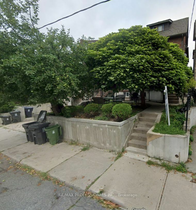 Property Photo:  176 Rosemount Ave  ON M6H 2M9 