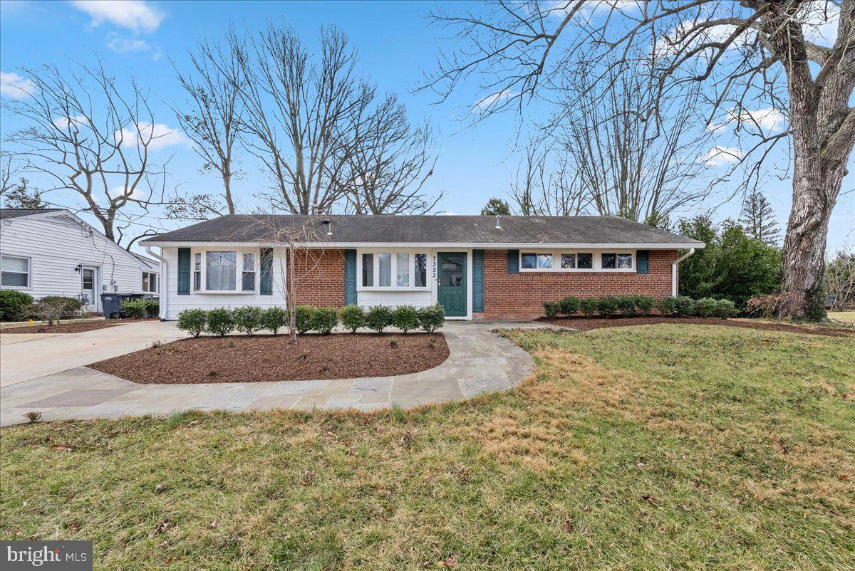 Property Photo: 7323 Inzer Street VA 22151