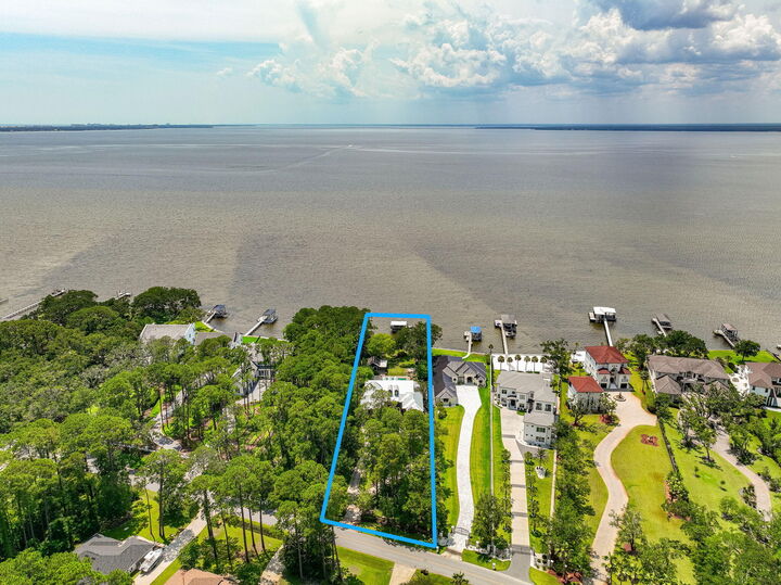 Property Photo: 389 Driftwood Point Road FL 32459