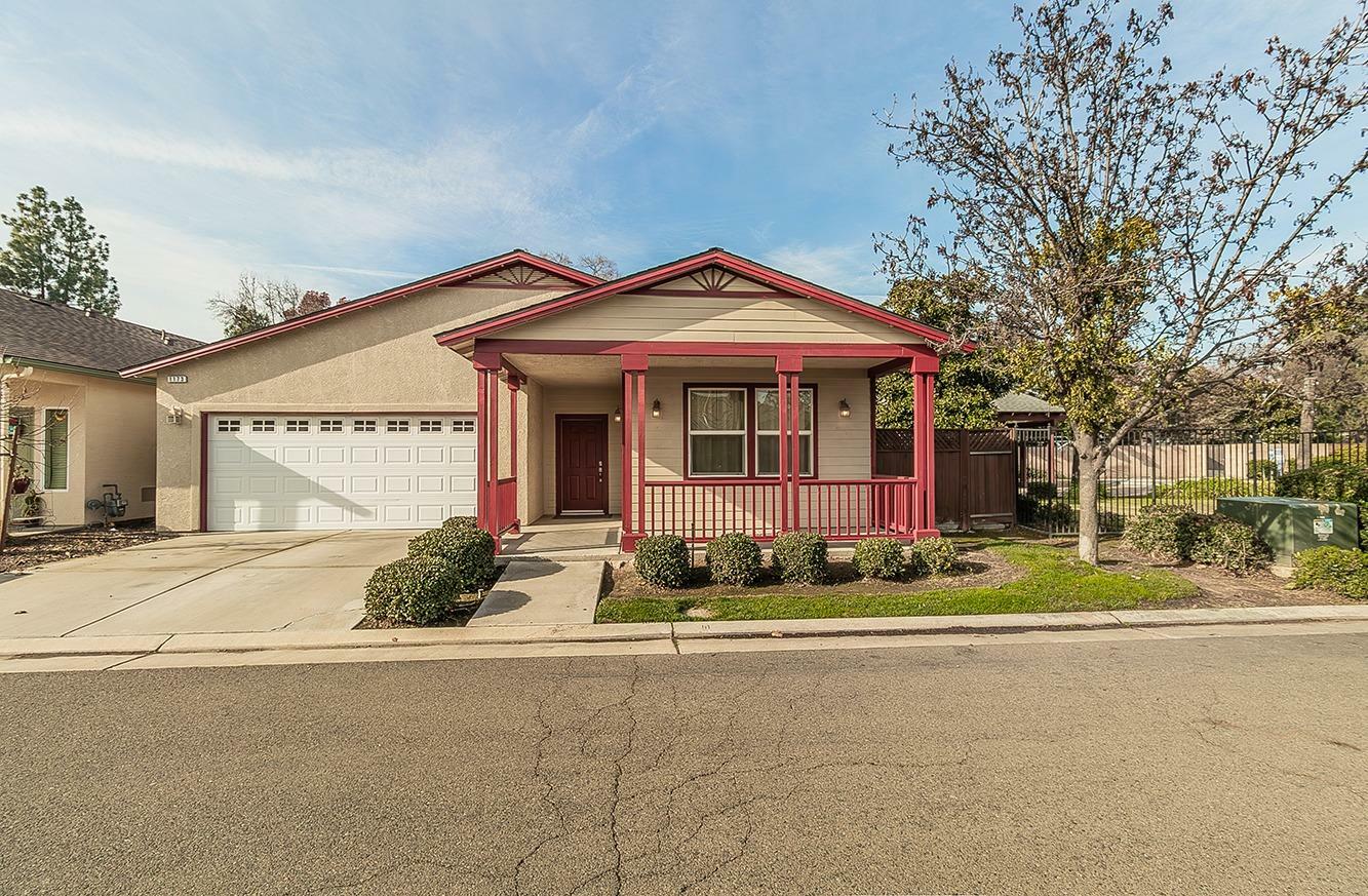 Property Photo:  1173 Chestnut Lane  CA 93618 