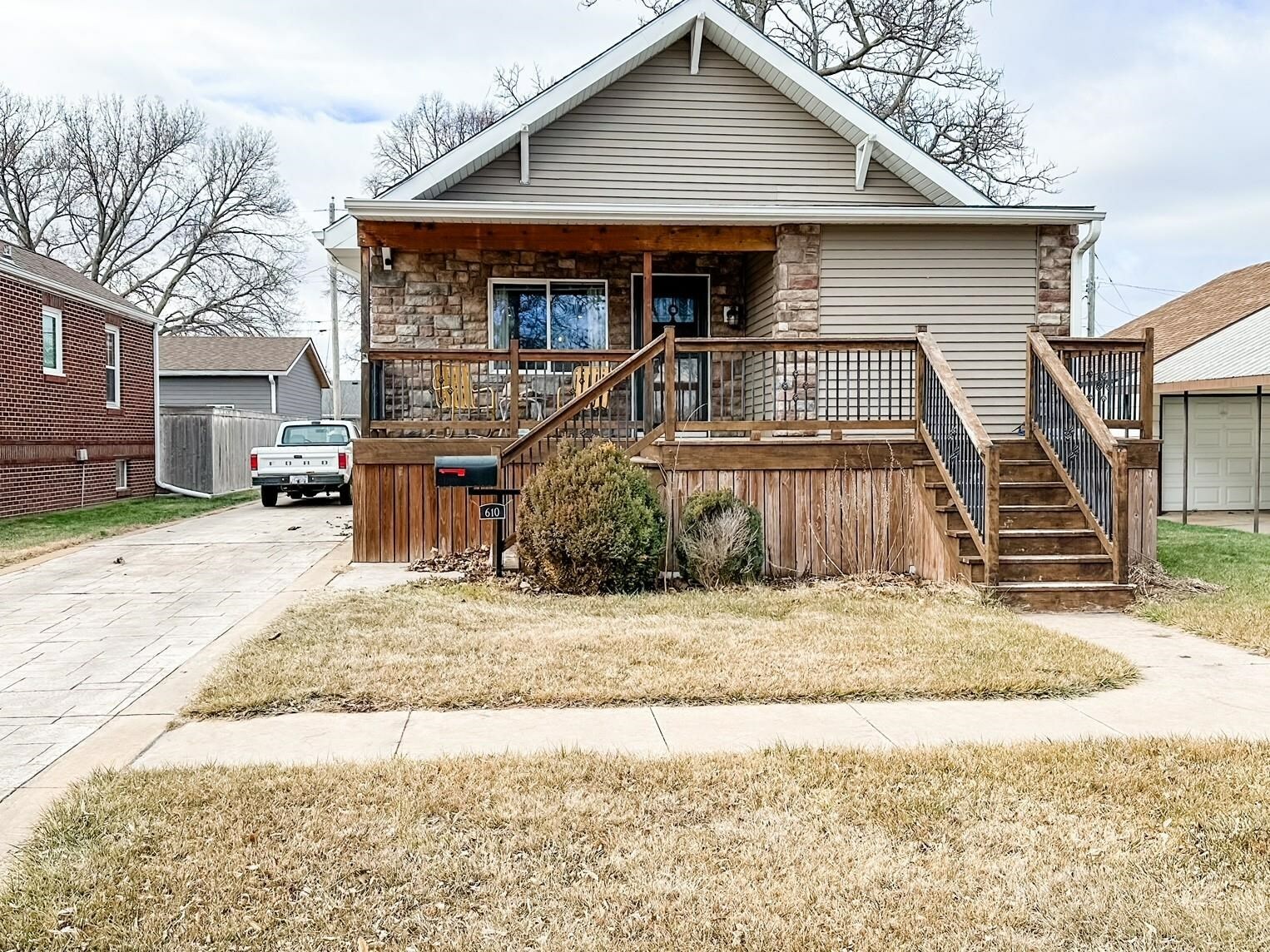 Property Photo:  610 S Sycamore  NE 69101 