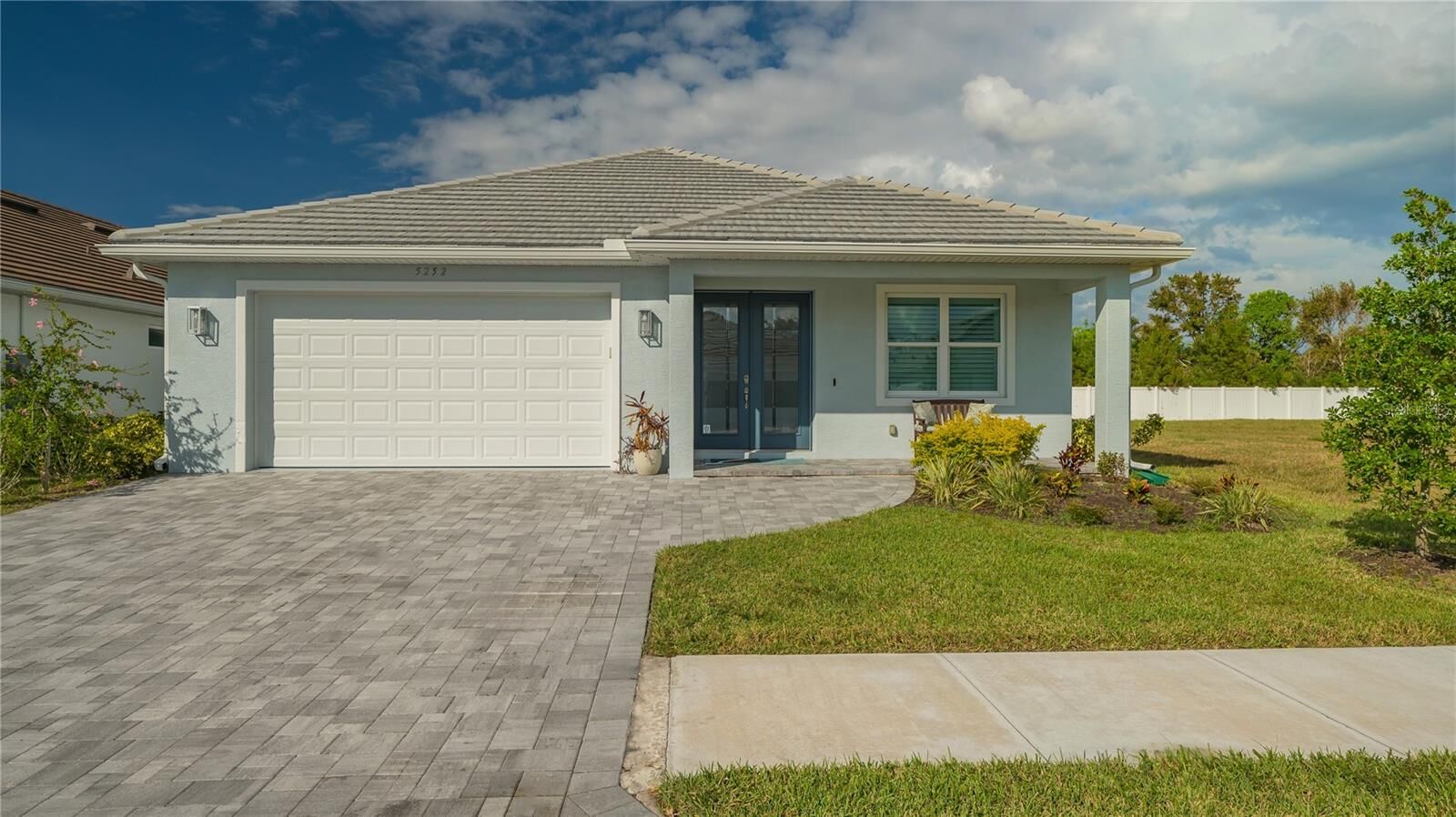 Property Photo: 5252 Willow Lake Court FL 34233
