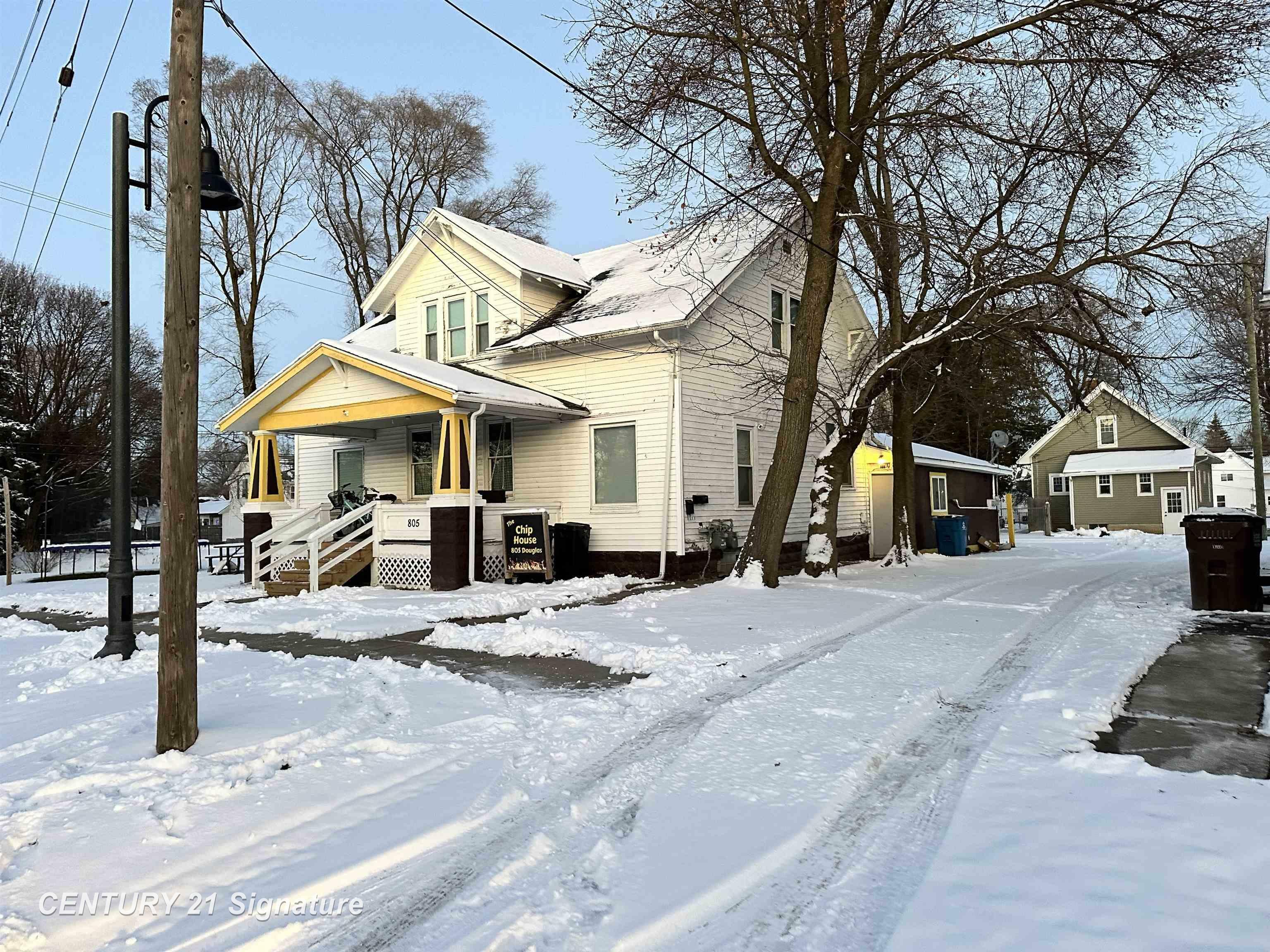 Property Photo:  805 S Douglas Street  MI 48858 