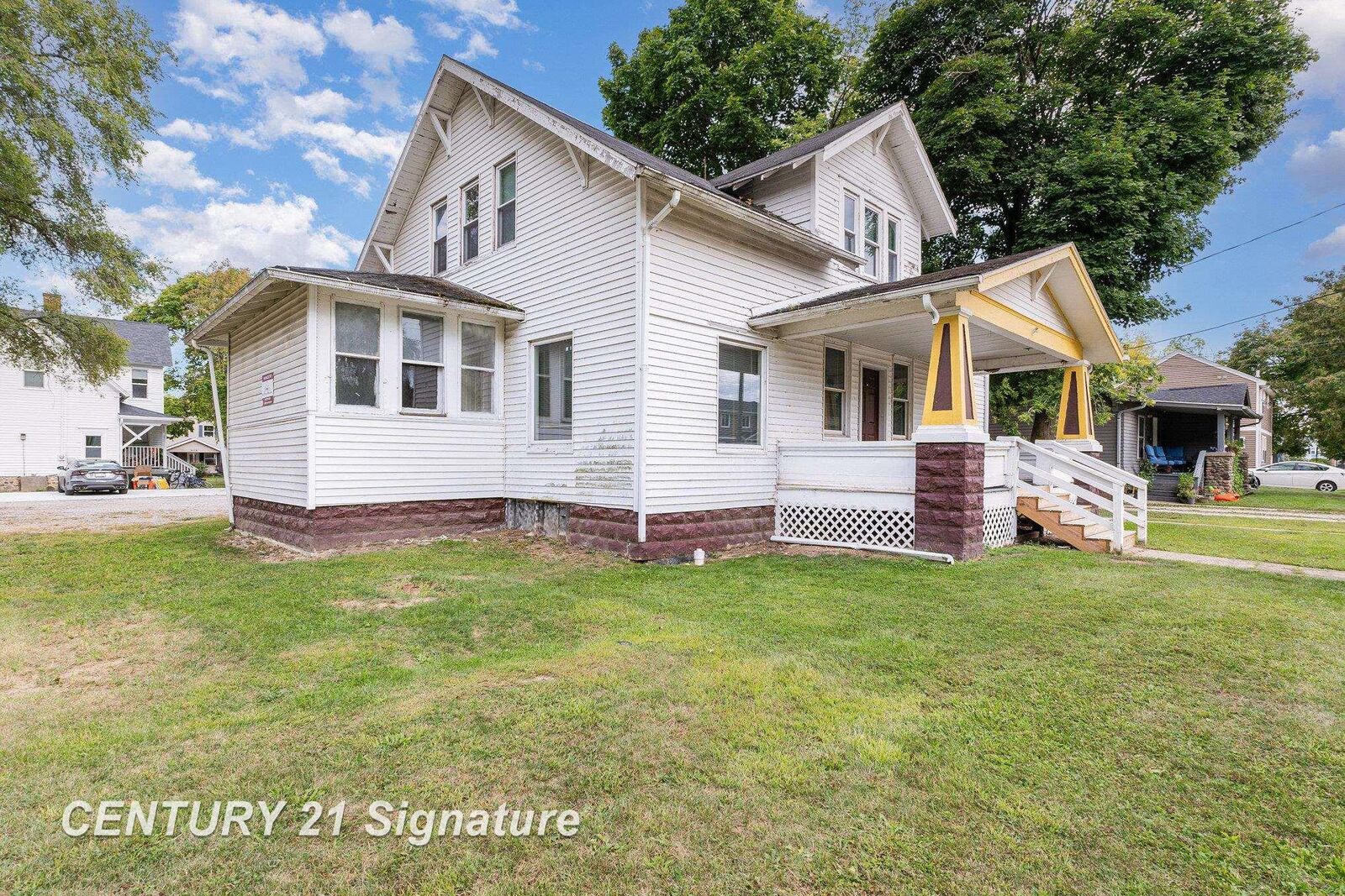 Property Photo:  805 S Douglas Street  MI 48858 
