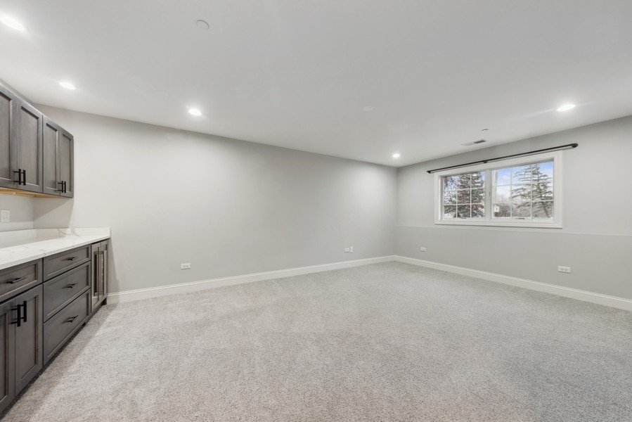 Property Photo:  420 N Cass Avenue 4  IL 60559 