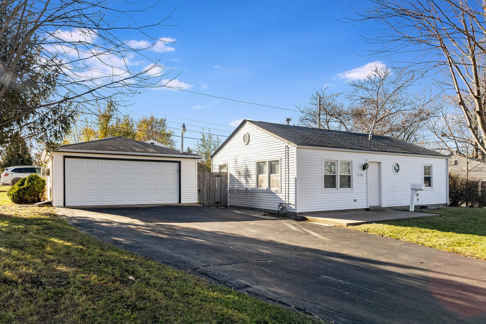 Property Photo:  1728 Hosmer Lane  IL 60403 