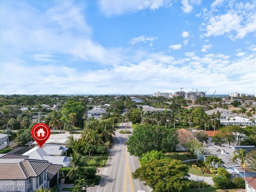 Property Photo: 732 7th Avenue N FL 34102