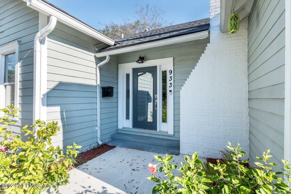 Property Photo: 933 Talbot Avenue FL 32205