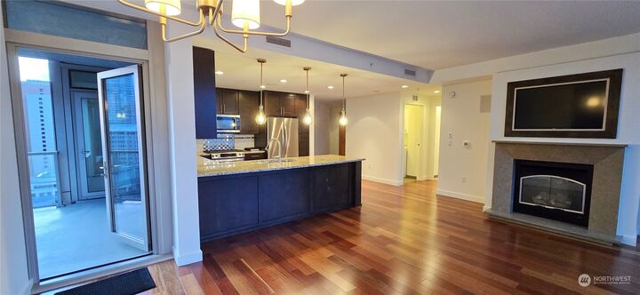 Property Photo:  10650 NE 9th Place 1820  WA 98004 