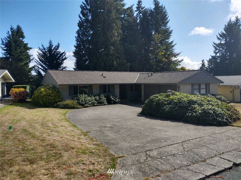 Property Photo:  810  168th Place NE  WA 98008 