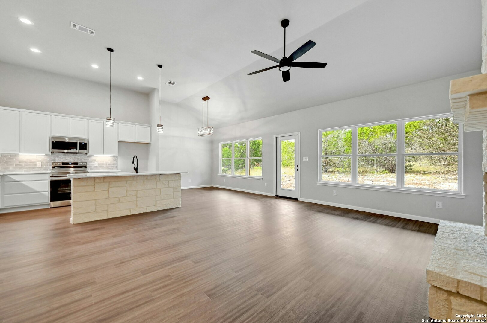 Property Photo: 1841 Cottonwood Rd TX 78623