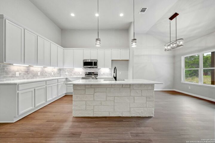 Property Photo: 1841 Cottonwood Rd TX 78623