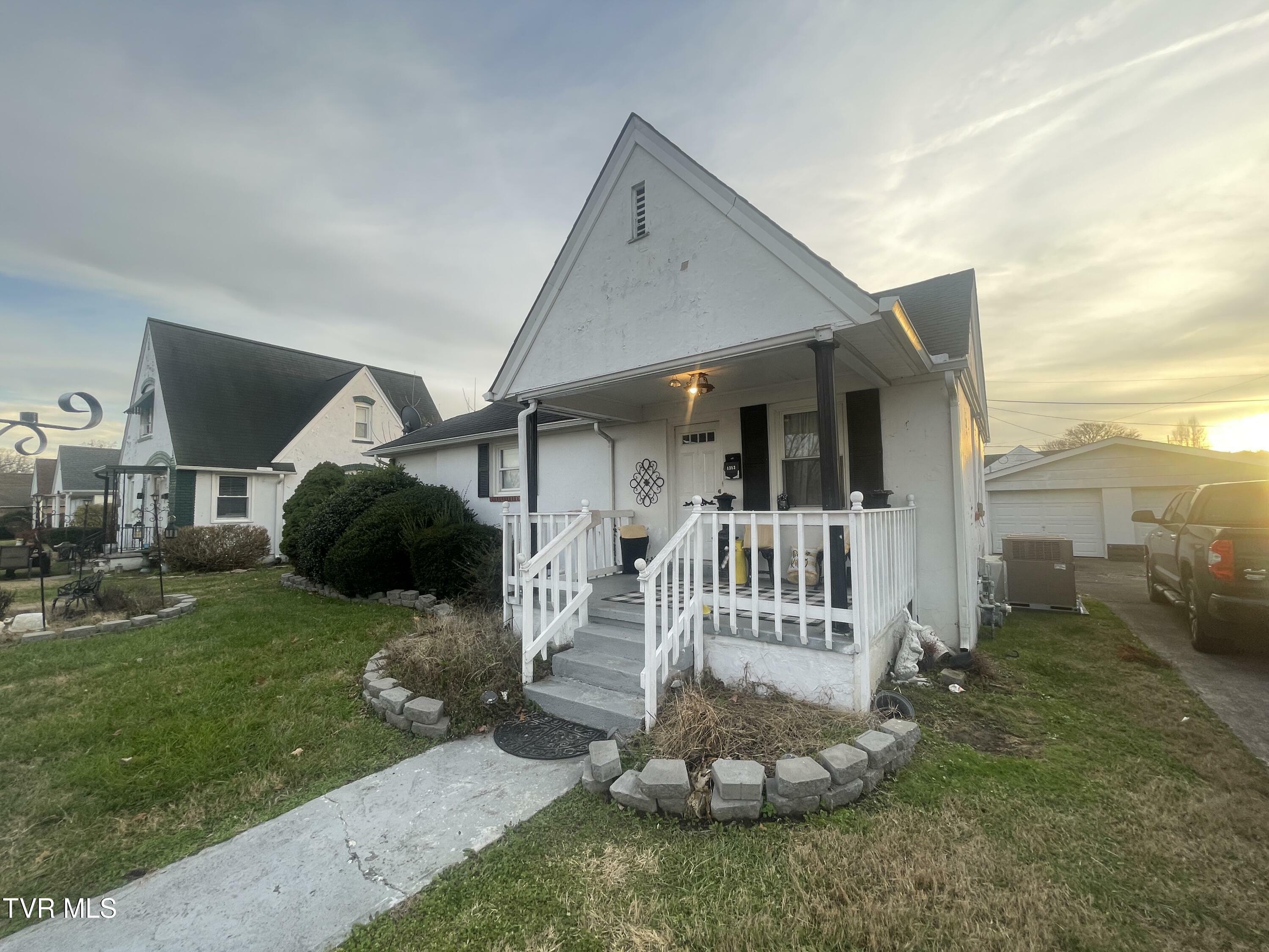 Property Photo:  1313 Pine Street  TN 37664 