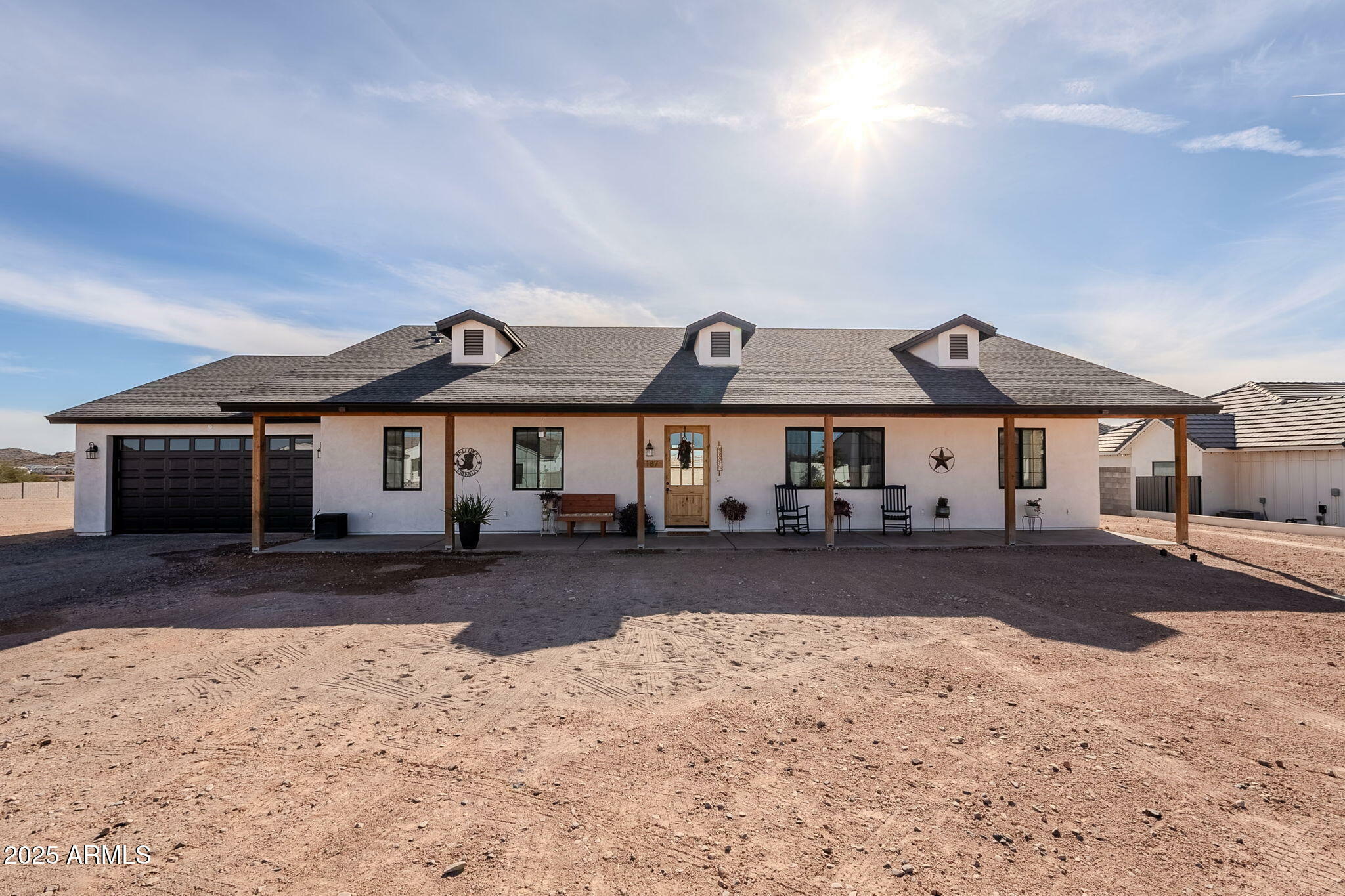 Property Photo:  1187 W Lucky Lane  AZ 85144 