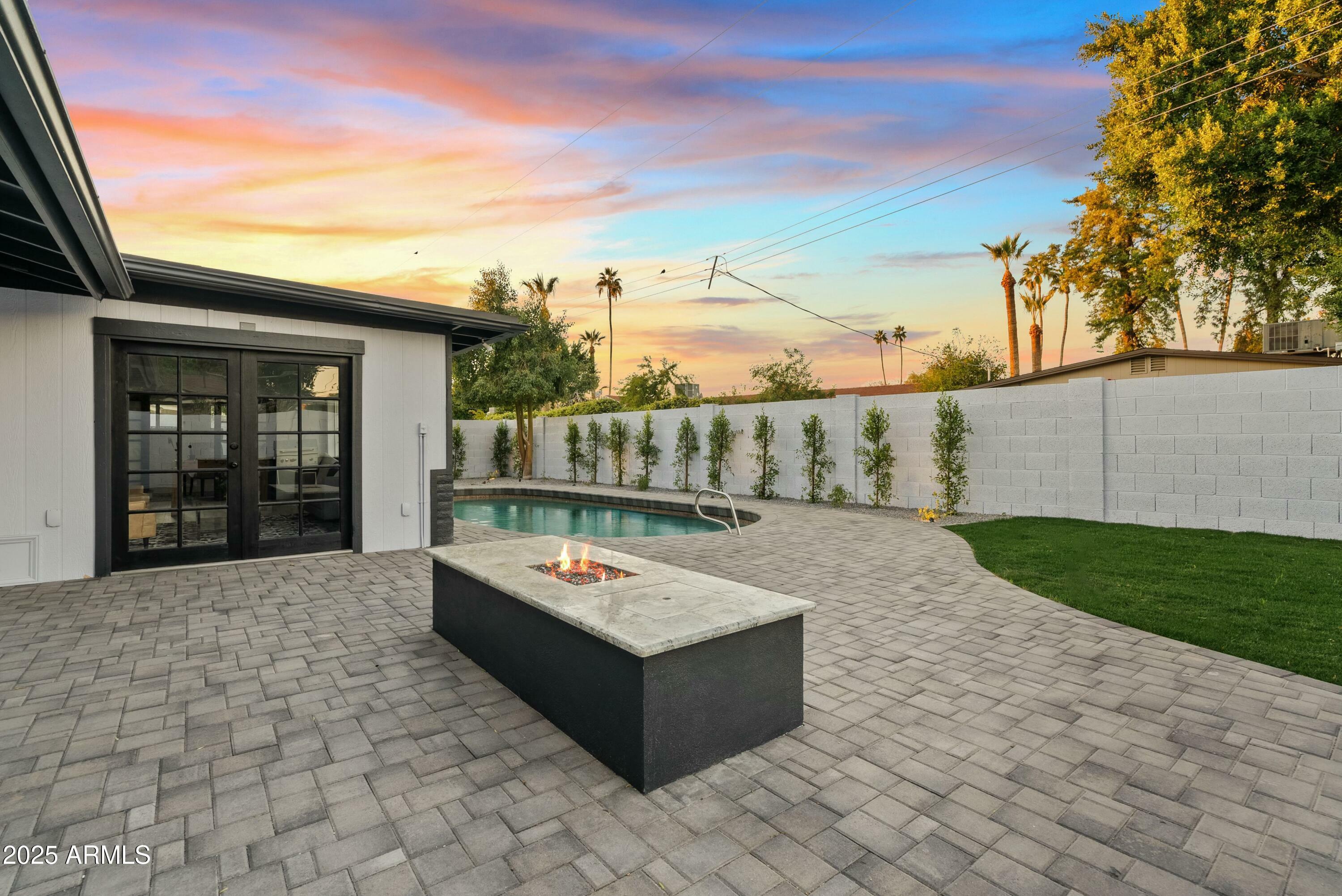 1302 W Golden Lane  Phoenix AZ 85021 photo