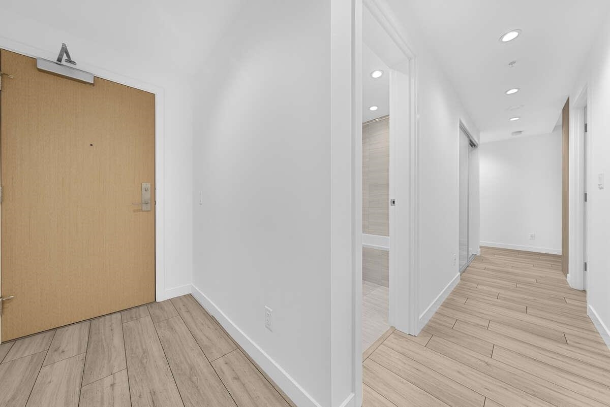 Property Photo: 6080 McKay Avenue 401 BC V5H 0J4