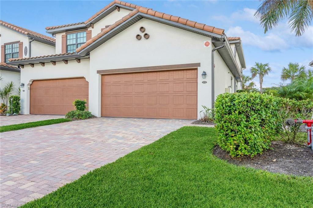 Property Photo: 12039 Hawthorn Lake Dr 102 FL 33913