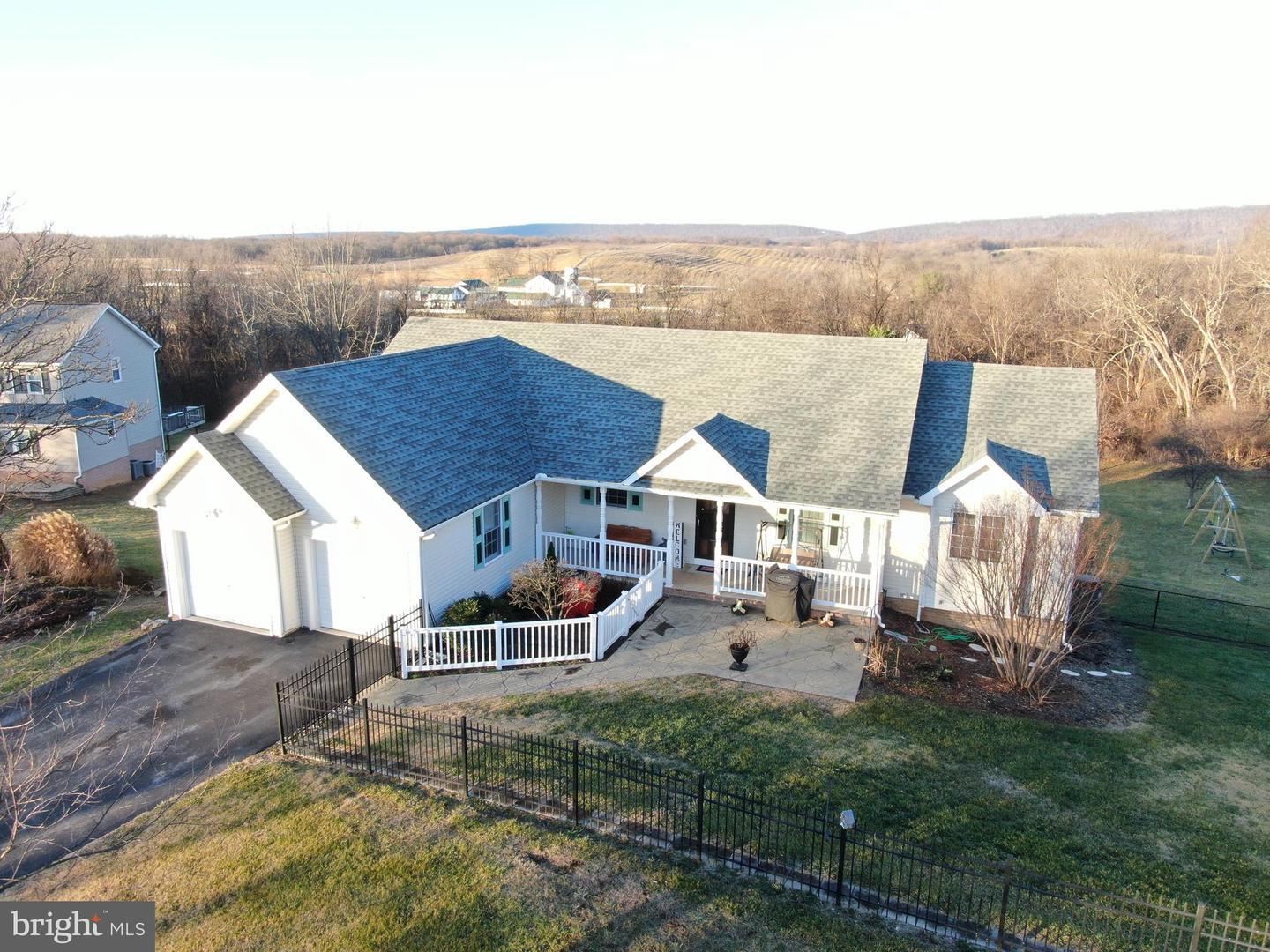 Property Photo: 196 Palace Court WV 25428