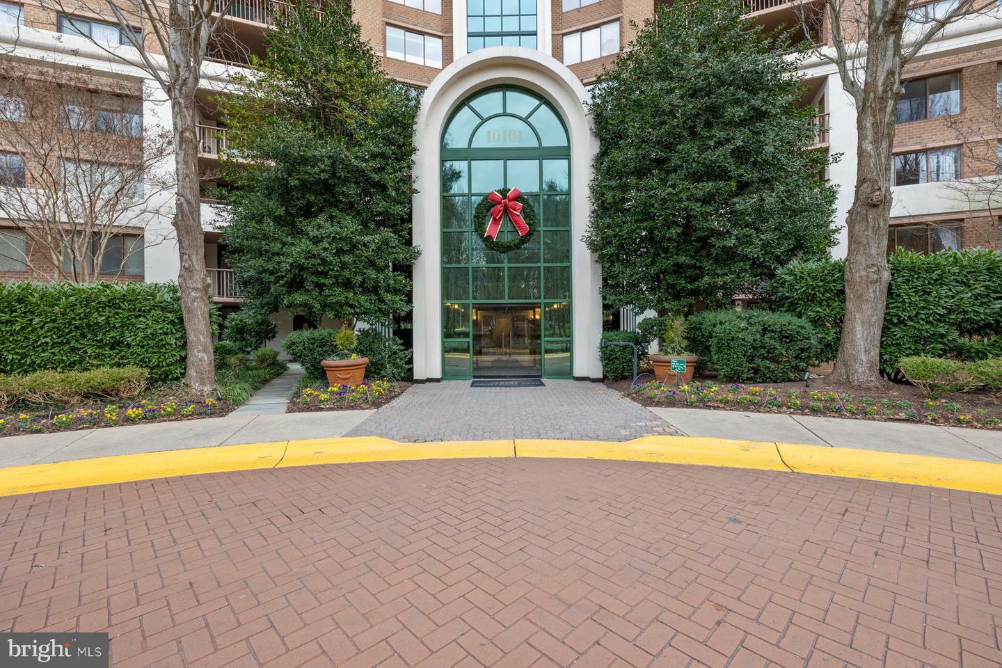 Property Photo:  10101 Grosvenor Place 1513  MD 20852 