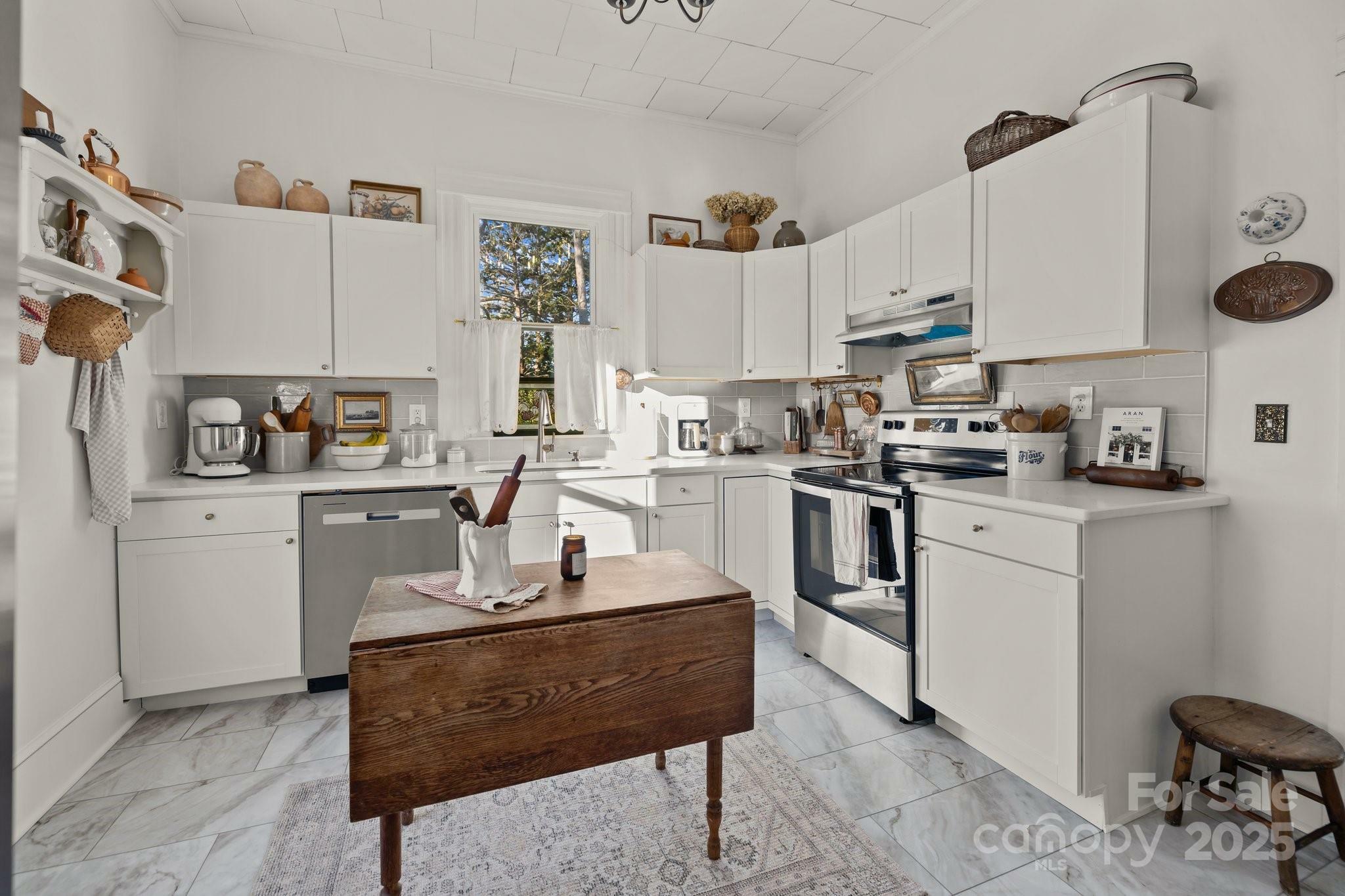 Property Photo:  110 College Street  NC 28103 