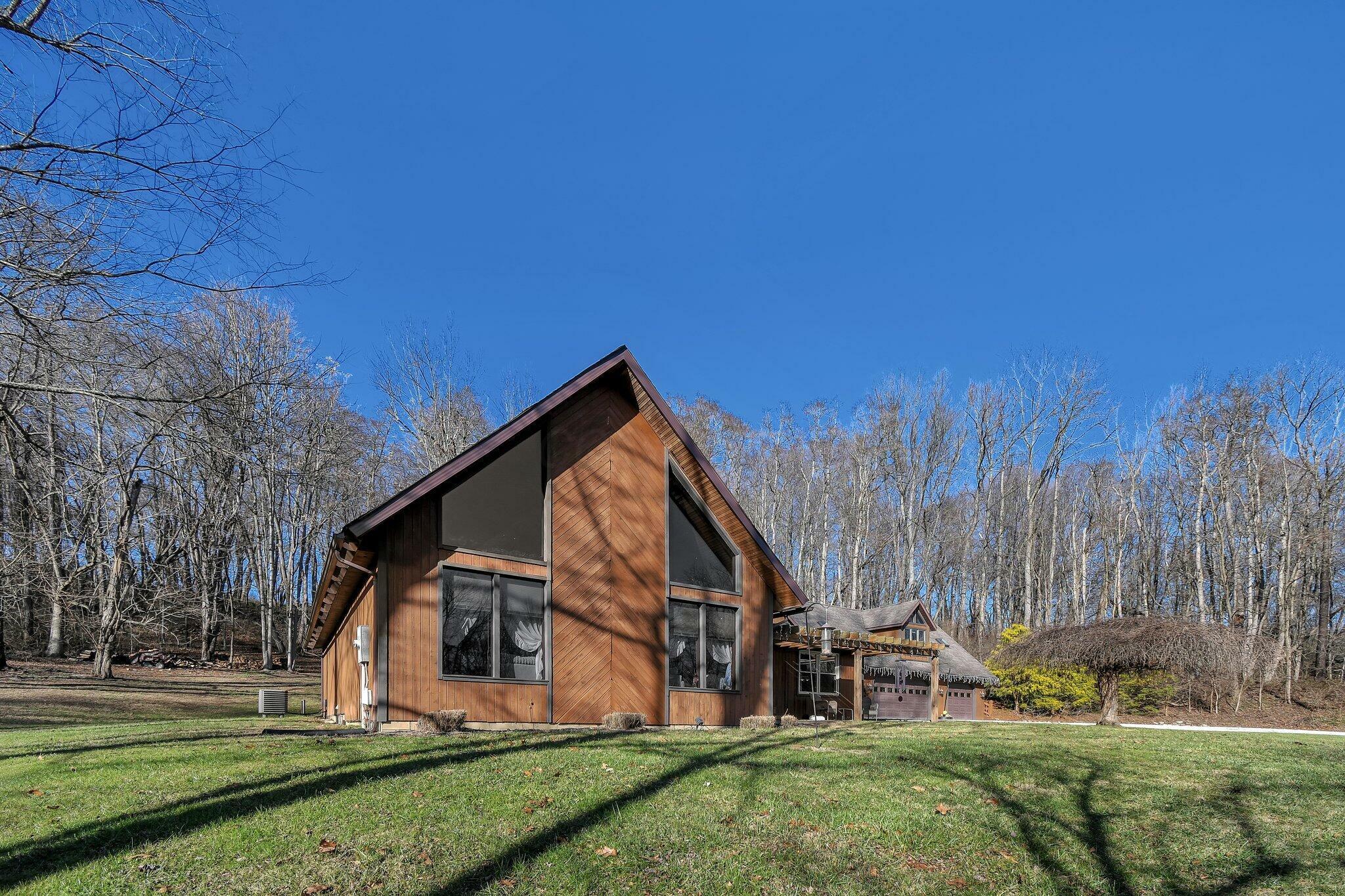 Property Photo:  3607 Fallsburg NE Road  OH 43055 