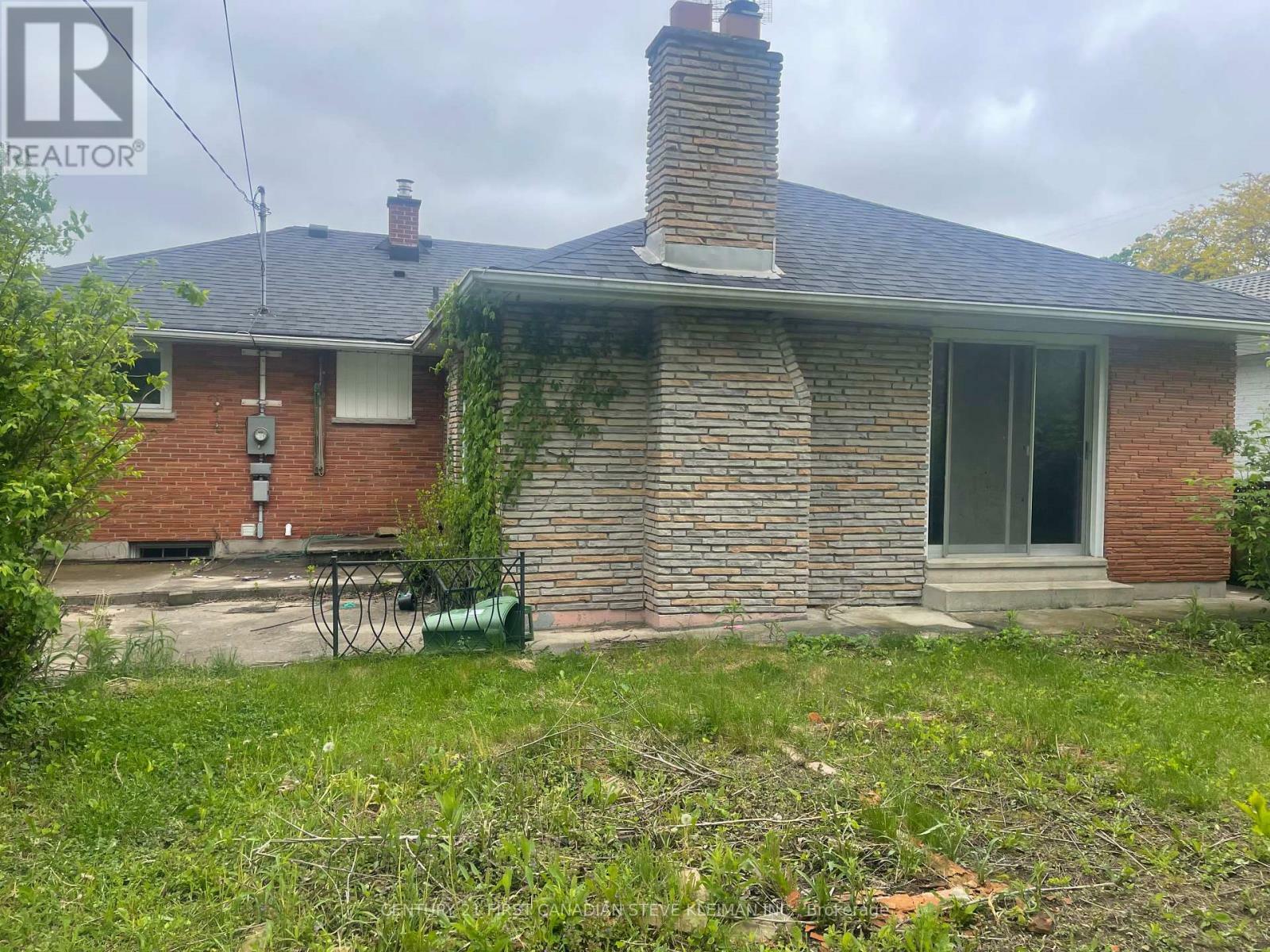 Property Photo: 22 Queenston Crescent ON N5W 1N6