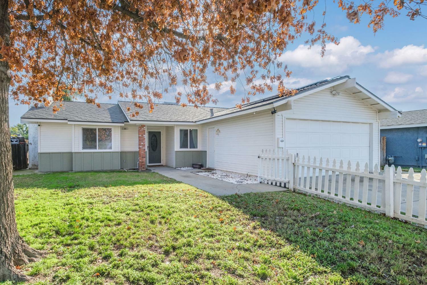 Property Photo:  984 W Ashcroft Avenue  CA 93612 