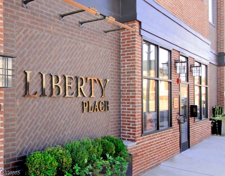 660 Bloomfield Ave, Unit 405  Bloomfield Twp. NJ 07003 photo