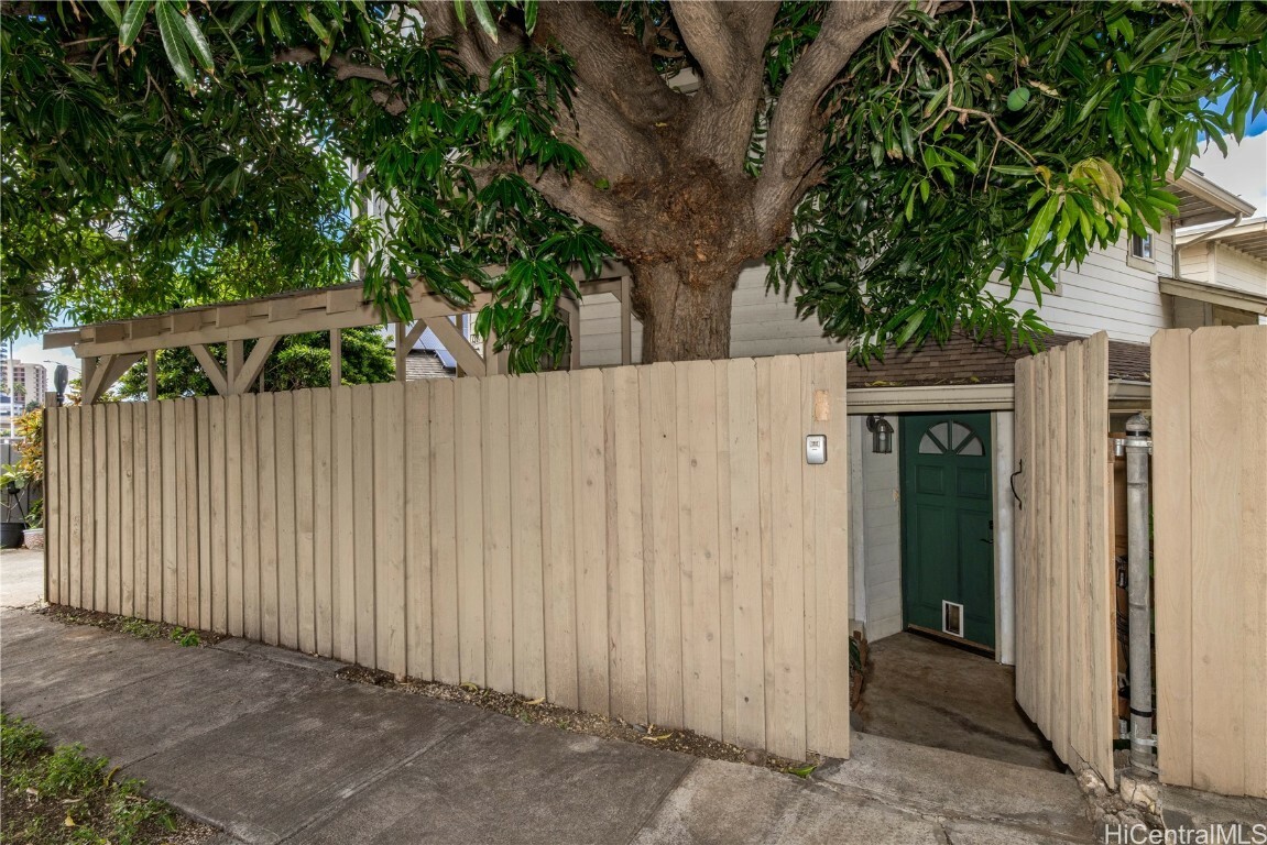 Property Photo:  739 Kinalau Place A &Amp B  HI 96813 