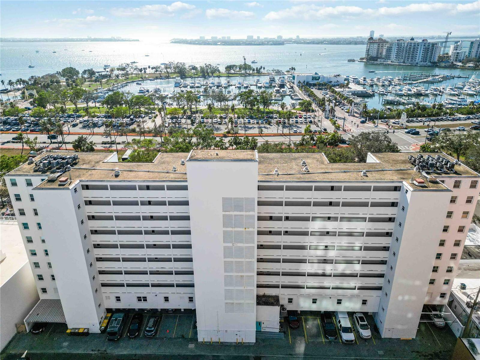 Property Photo:  33 S Gulfstream Avenue 402  FL 34236 