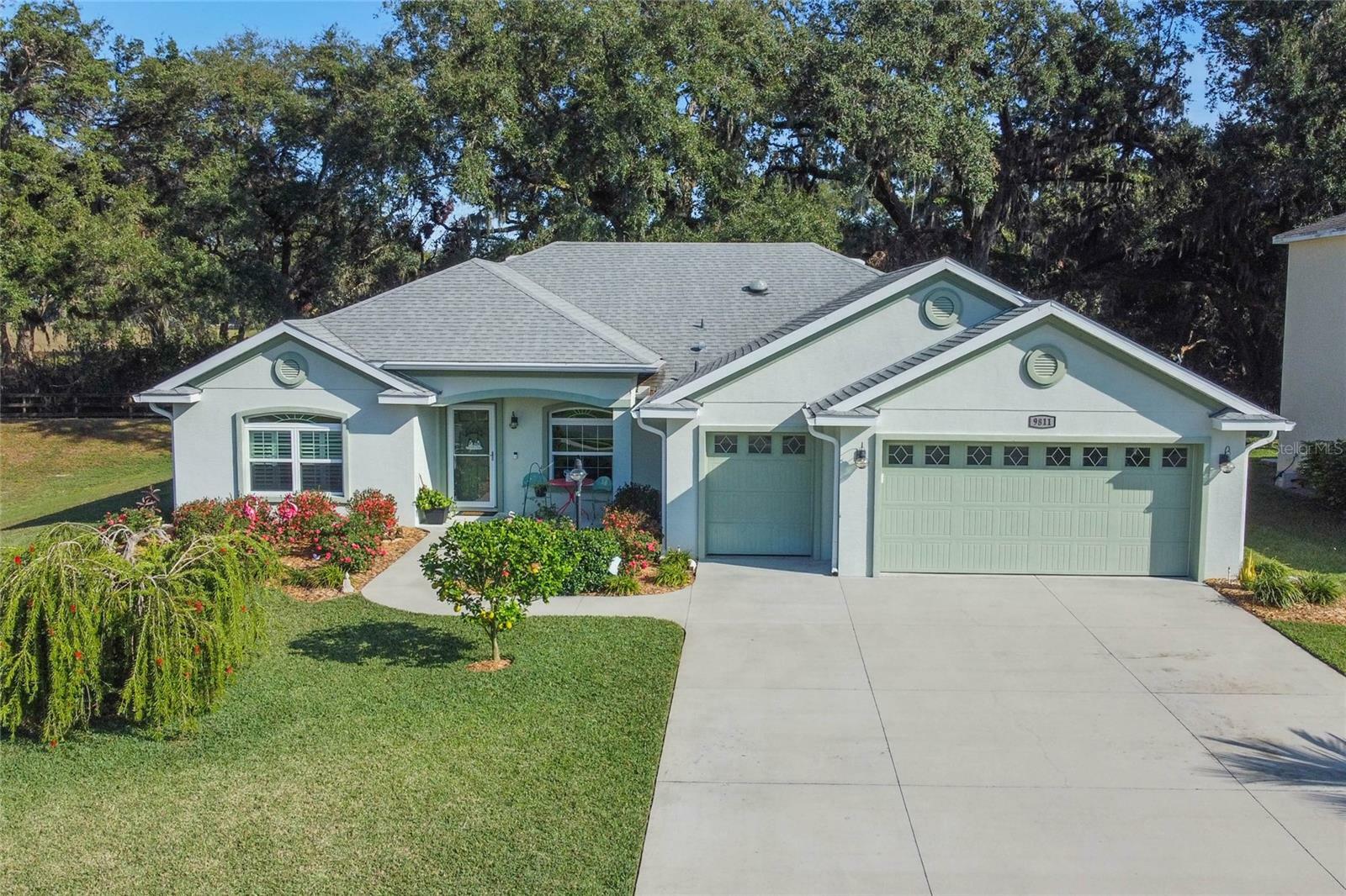 Property Photo:  9811 Pepper Tree Place  FL 34785 