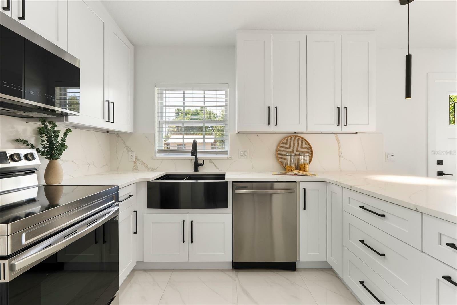 Property Photo: 5255 Seminole Avenue FL 32792