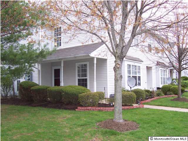 Property Photo:  15 Heather Way  NJ 08872 