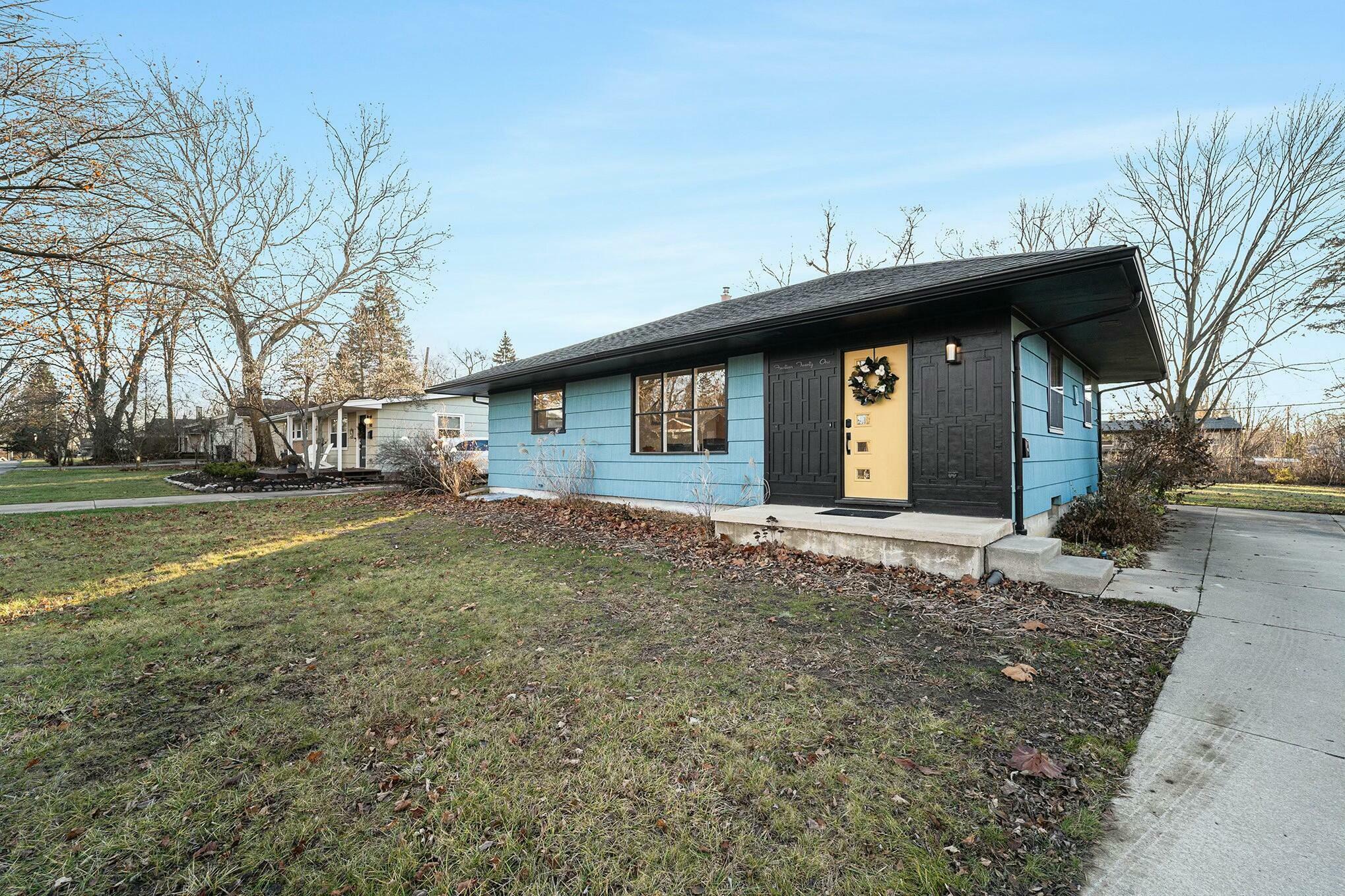 Property Photo:  1421 Saunders Crescent  MI 48103 