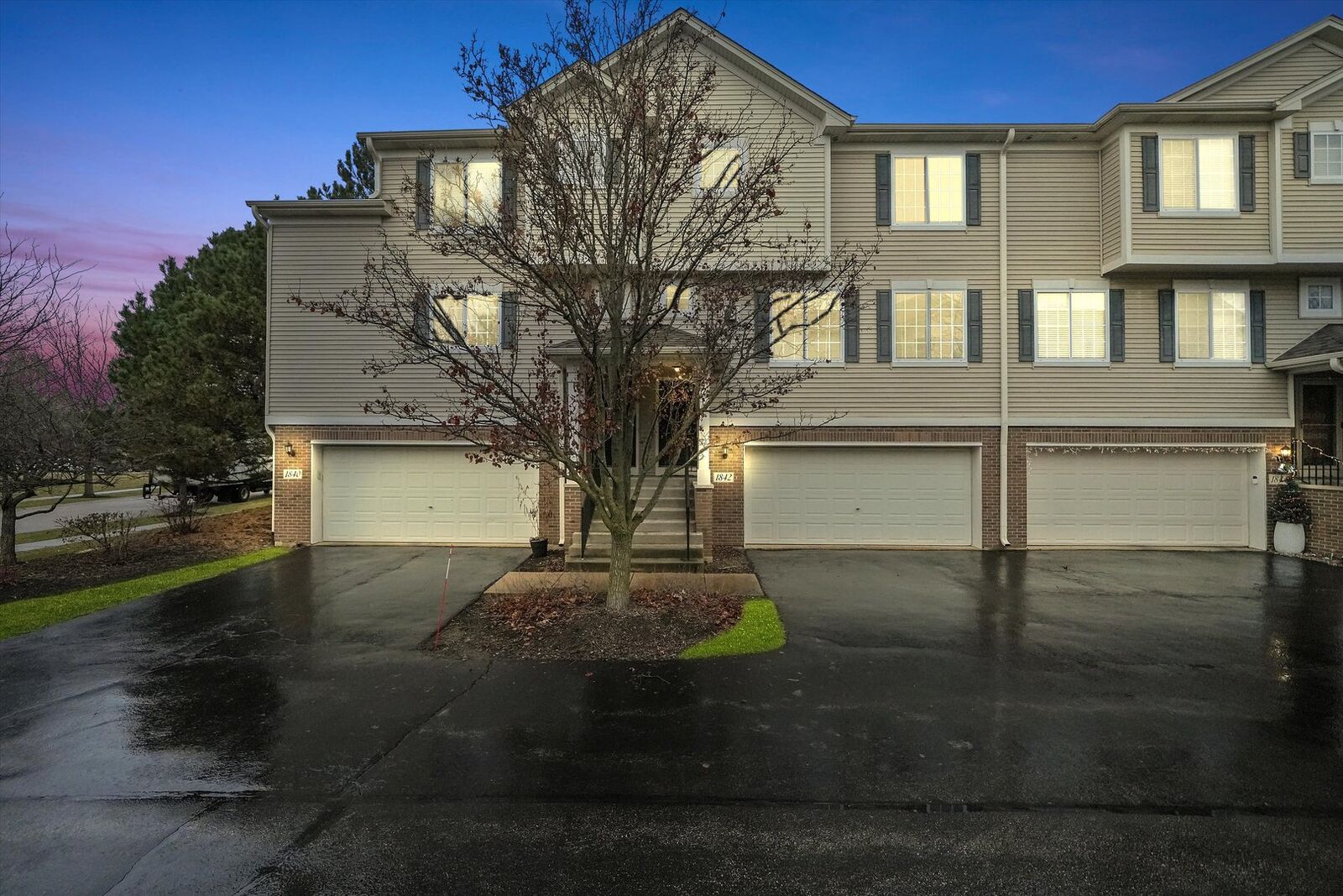 Property Photo: 1842 Fredericksburg Lane IL 60503