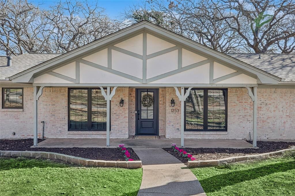 Property Photo:  1233 Melissa Drive  TX 76262 