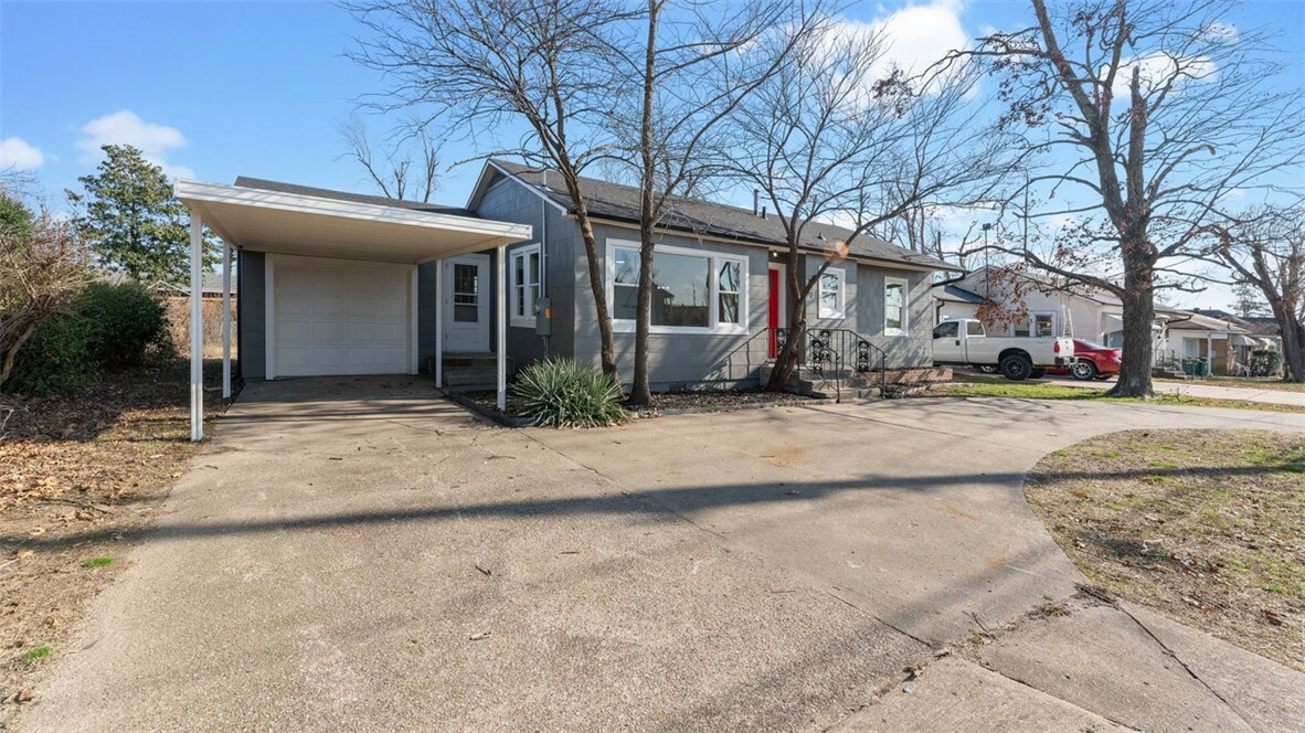 Property Photo:  903 N 8th Street  AR 72756 