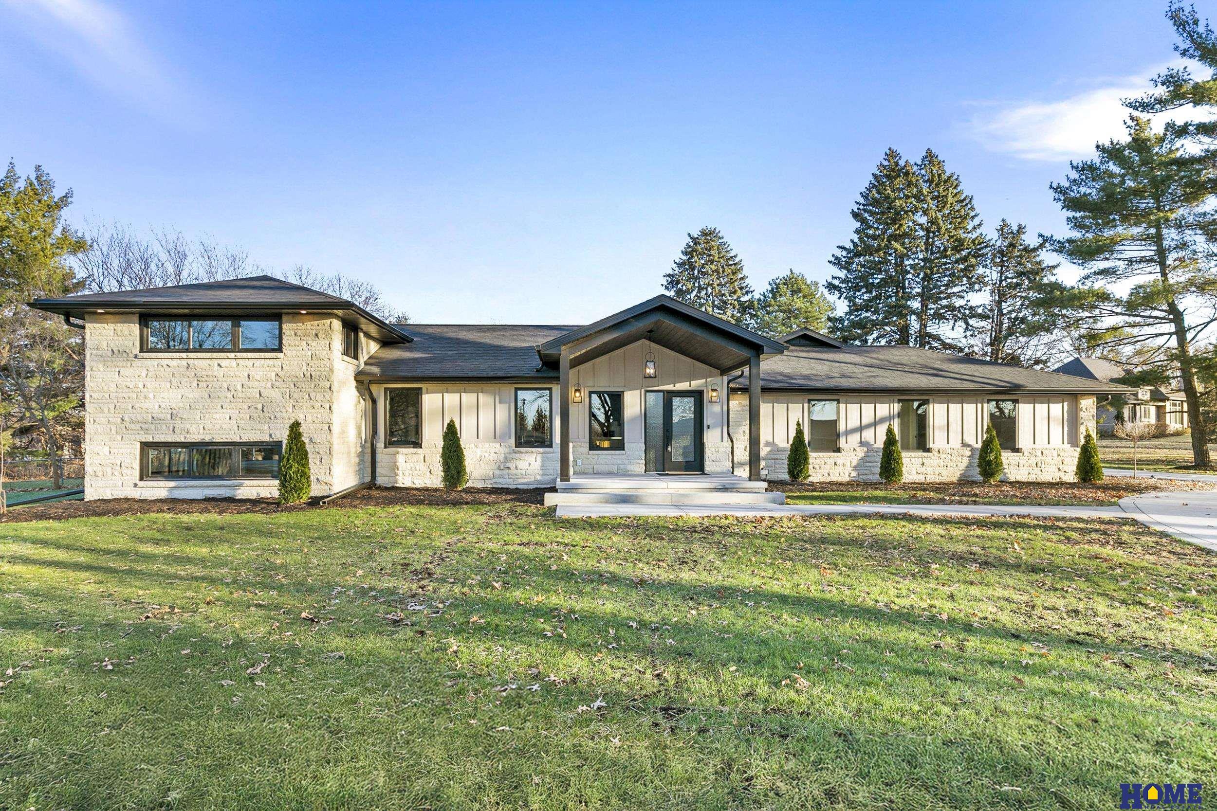 Property Photo: 5720 The Knolls NE 68512