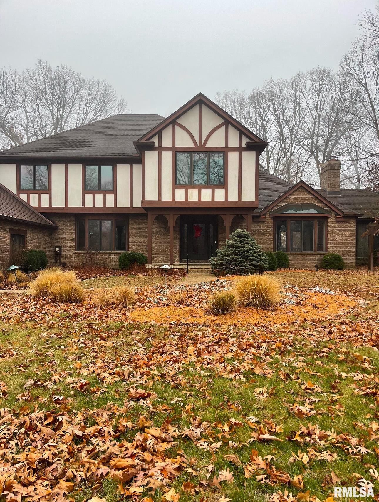Property Photo: 320 W Ravinwoods Road IL 61615