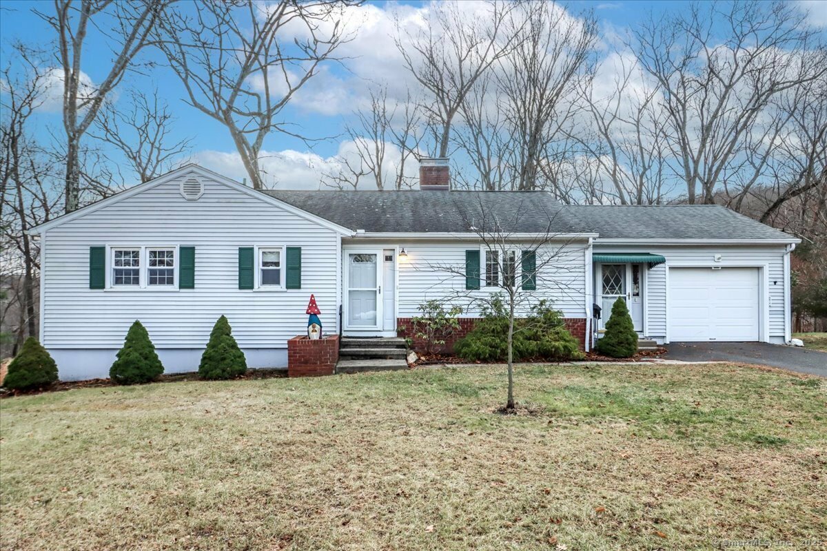 Property Photo:  7 Mohawk Circle  CT 06811 