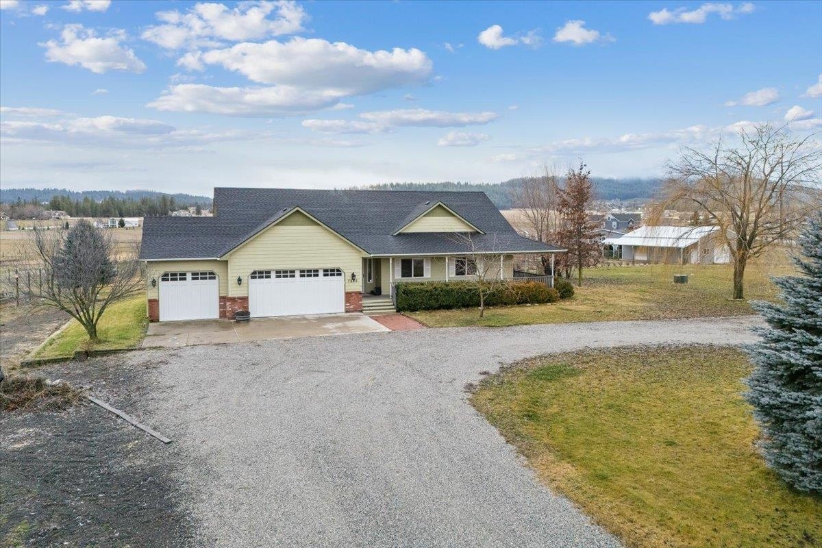 Property Photo:  7525 W Ridgeway Rd  WA 99006 