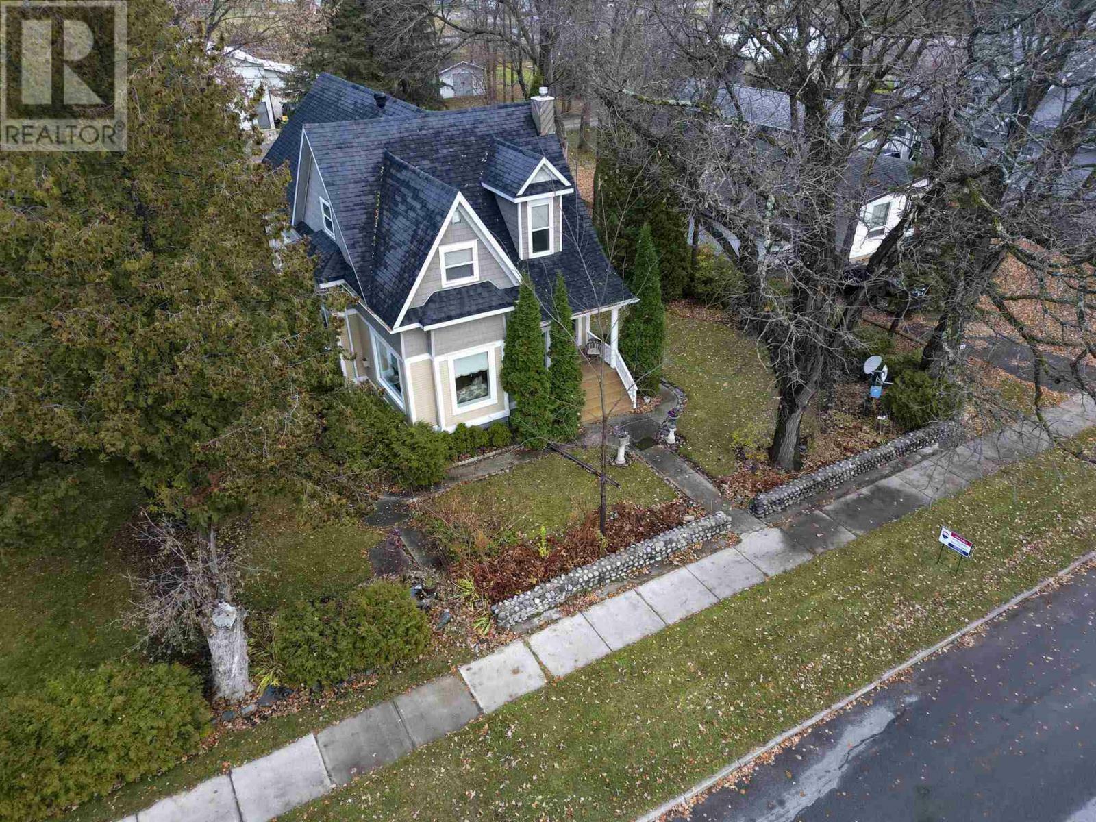 Property Photo: 118 Front St ON P0W 1E0