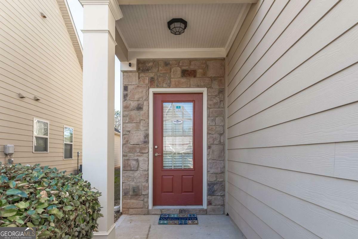 Property Photo:  2411 Oakleaf Circle  GA 30058 