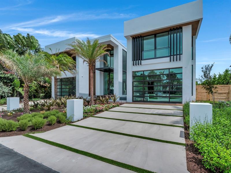 Property Photo: 681 Golden Harbour Drive FL 33432