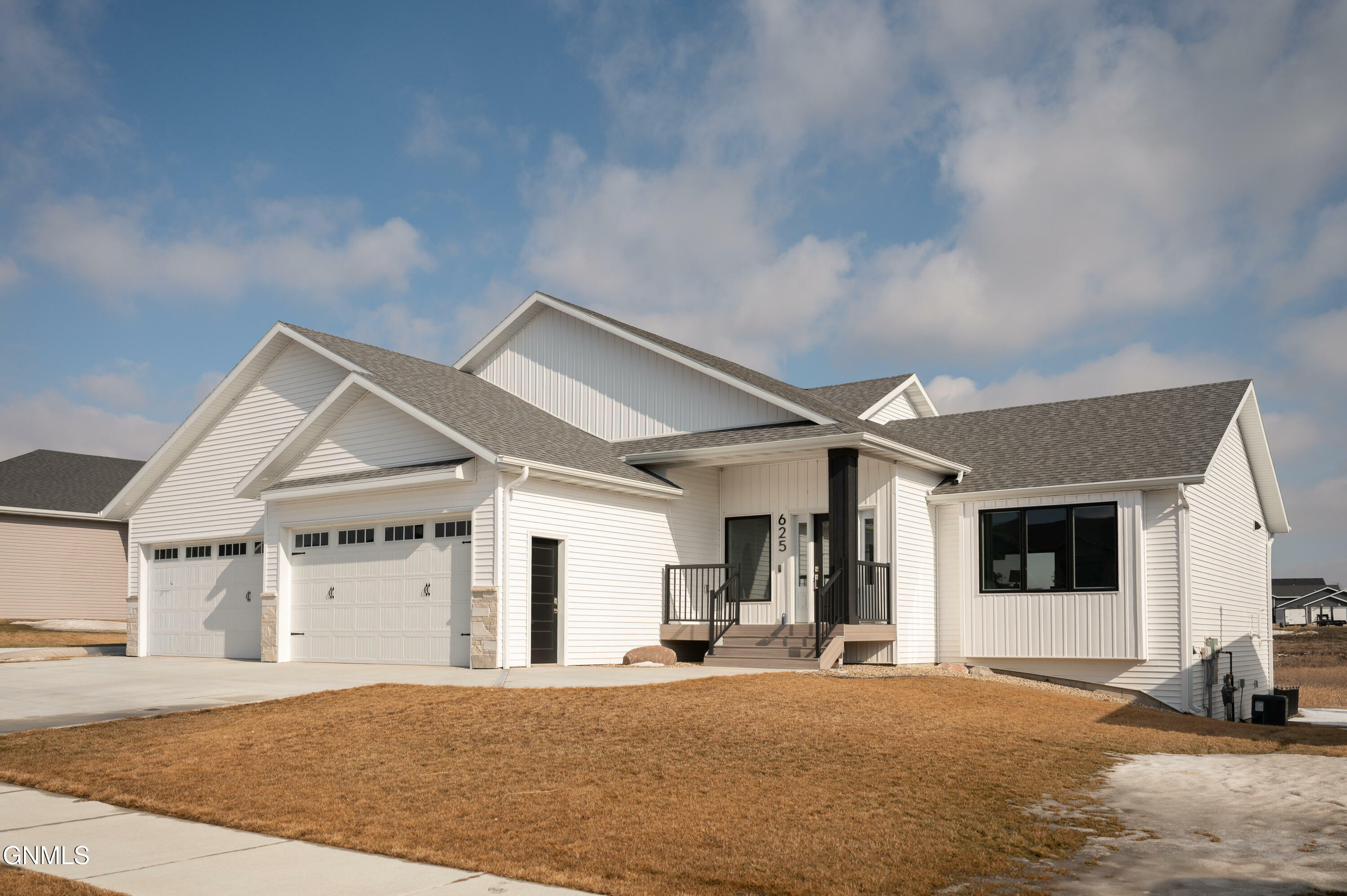 Property Photo:  625 Flint Drive  ND 58503 
