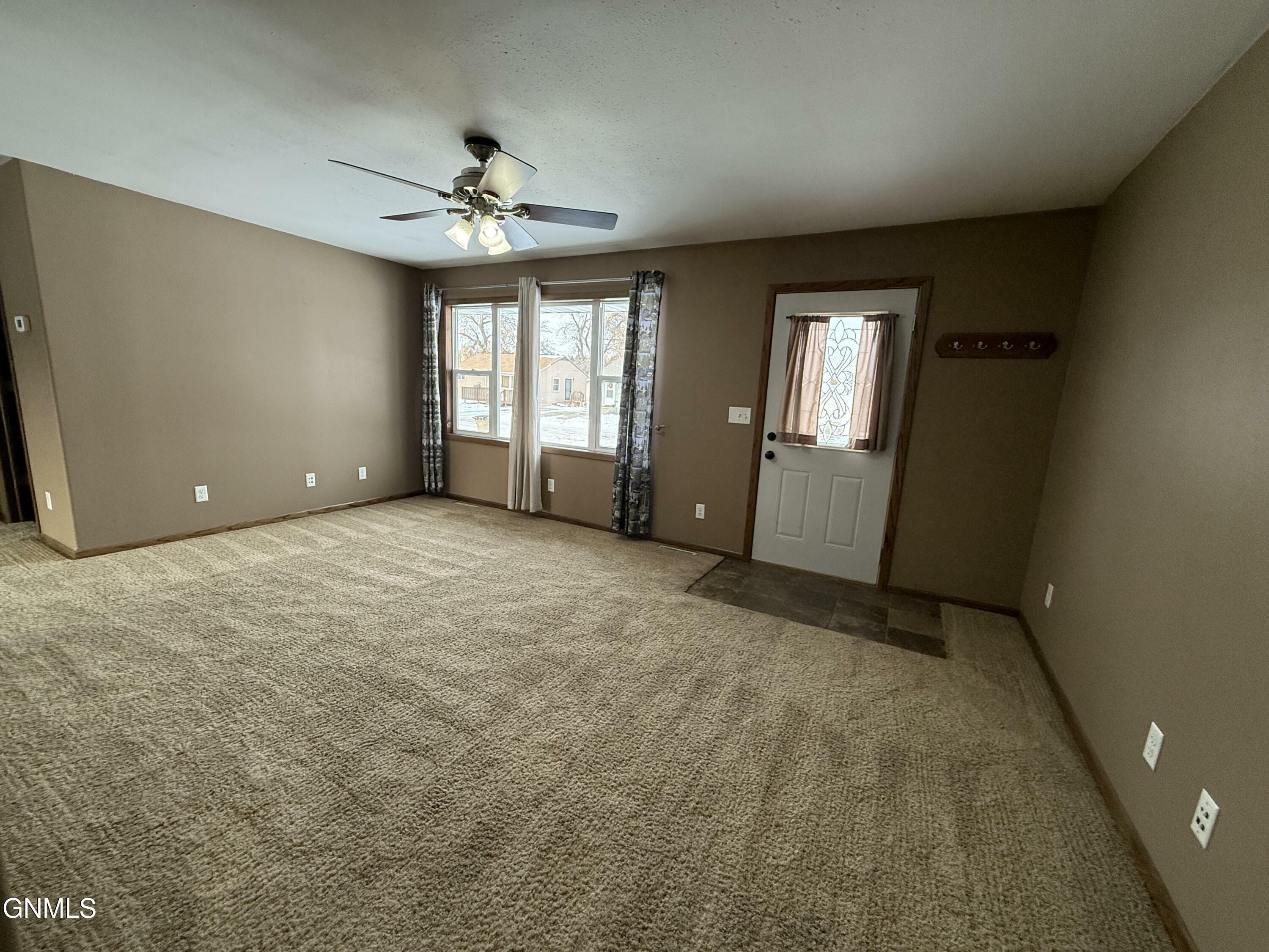 Property Photo:  1509 Wildwood Avenue  ND 58703 