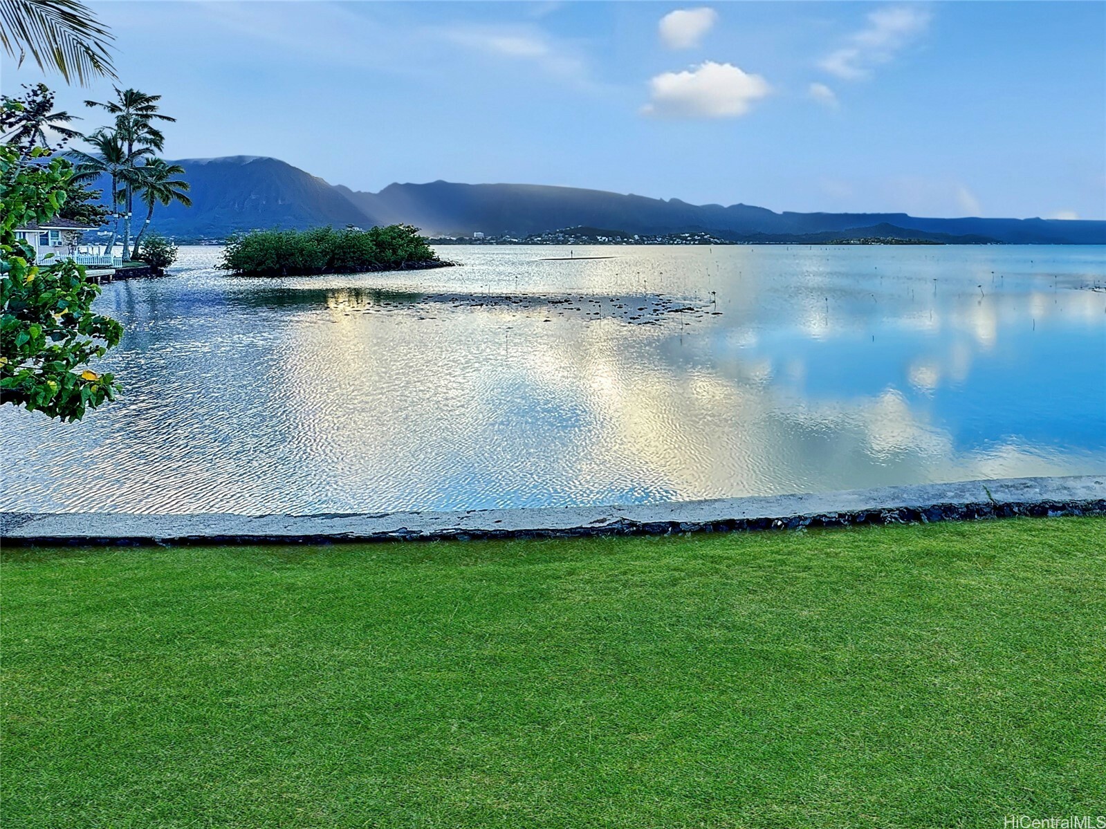 44-327 Kaneohe Bay Drive  Kaneohe HI 96744 photo